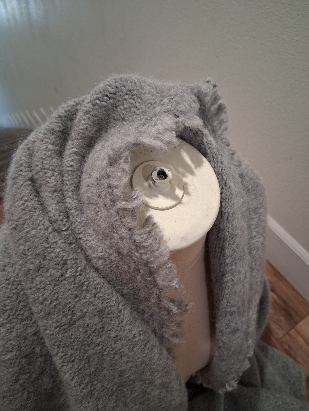 Janessa Leone Alpaca Blend Wrap/Throw - Picture 9 of 11